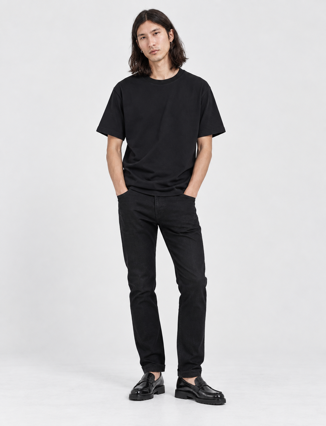 Black tapered jeans – front