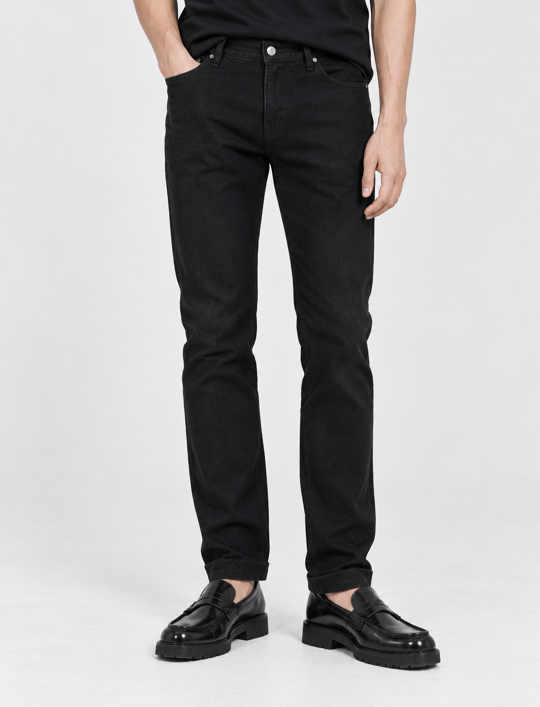 Black tapered jeans – detail
